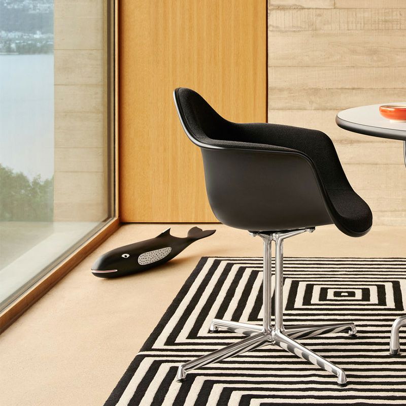 Vitra ヴィトラ Eames House Whale イームズ ハウスホエール ソリッドアッシュ ハンドペイント 鯨 くじら クジラ オブジェ カラー：ブラック デザイン：チャールズ＆レイ・イームズ