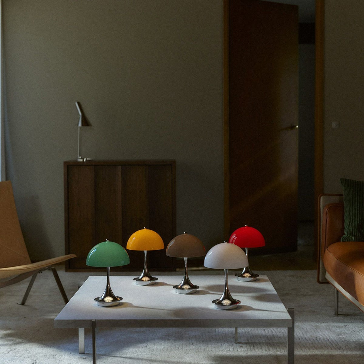 Louis Poulsen ルイスポールセン Panthella 160 Portable パンテラ 160 ポータブル （V3） テーブルランプ カラー：オパール・レッド クローム デザイン：ヴェルナー・パントン