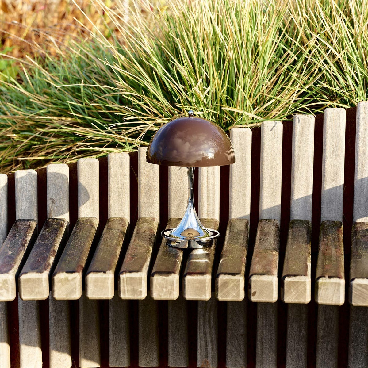 Louis Poulsen ルイスポールセン Panthella 160 Portable パンテラ 160 ポータブル （V3） テーブルランプ カラー：オパール・ブラウン クローム デザイン：ヴェルナー・パントン