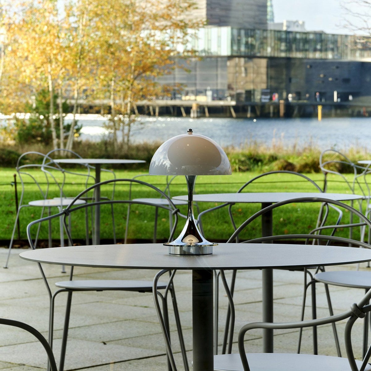 Louis Poulsen ルイスポールセン Panthella 160 Portable パンテラ 160 ポータブル （V3） テーブルランプ カラー：オパール・グリーン クローム デザイン：ヴェルナー・パン