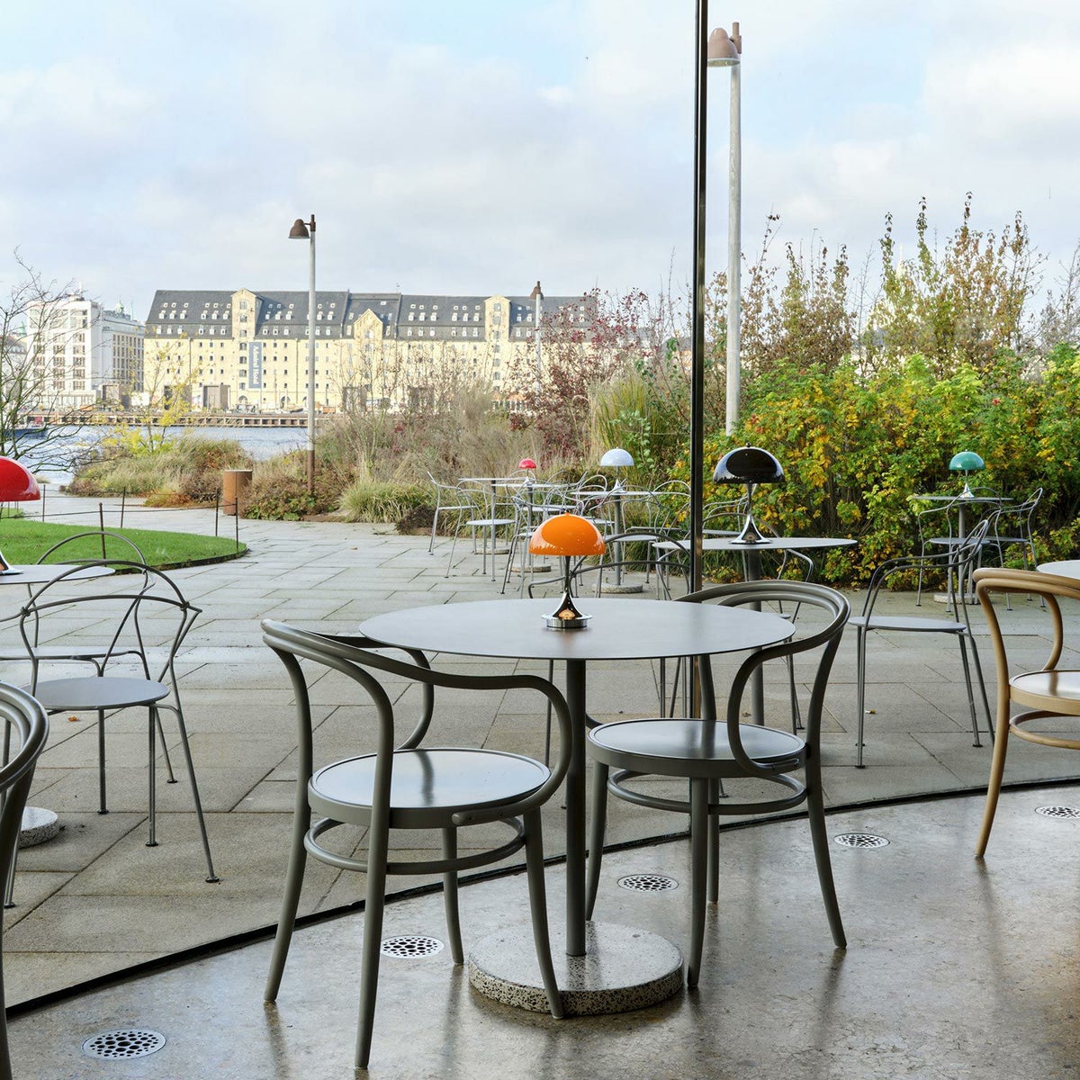 Louis Poulsen ルイスポールセン Panthella 250 Portable パンテラ 250 ポータブル テーブルランプ カラー：オパール・オレンジ クローム デザイン：ヴェルナー・パントン