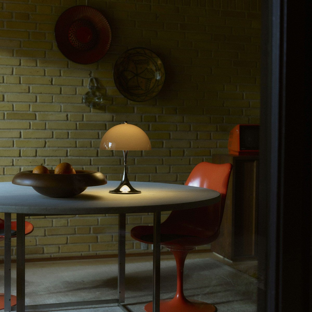 Louis Poulsen ルイスポールセン Panthella 250 Portable パンテラ 250 ポータブル テーブルランプ カラー：オパール・オレンジ クローム デザイン：ヴェルナー・パントン