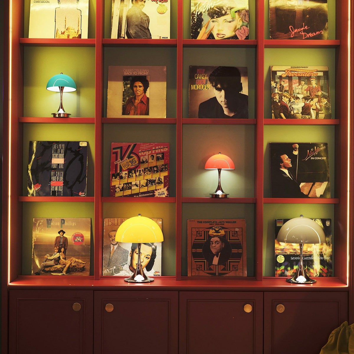 Louis Poulsen ルイスポールセン Panthella 250 Portable パンテラ 250 ポータブル テーブルランプ カラー：オパール・レッド クローム デザイン：ヴェルナー・パントン