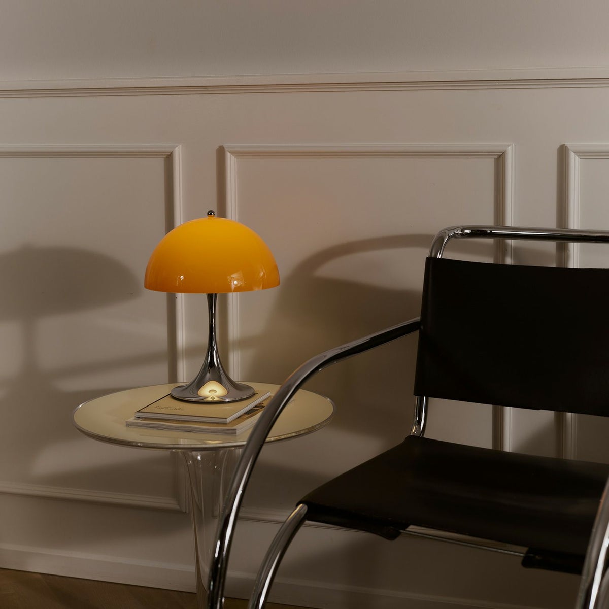 Louis Poulsen ルイスポールセン Panthella 250 Portable パンテラ 250 ポータブル テーブルランプ カラー：オパール・レッド クローム デザイン：ヴェルナー・パントン