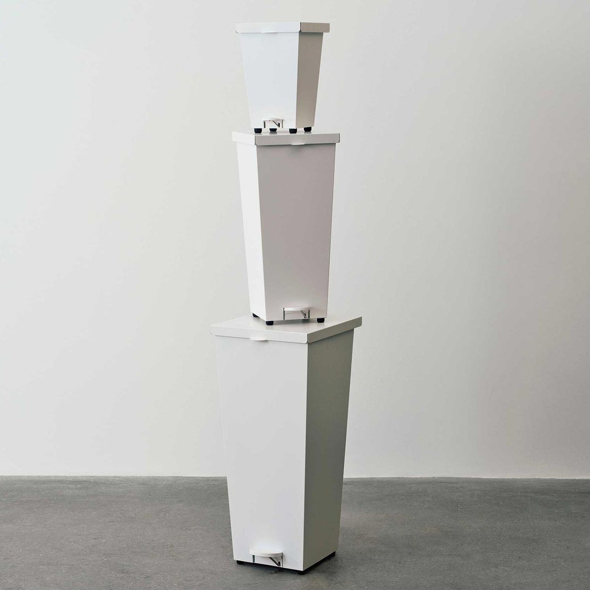 HAY ヘイ Loop Bin ループ ビン ダストボックス ゴミ箱 ペダル式 サイズ：26L カラー：2色 デザイン：レイフ・ヨルゲンセン