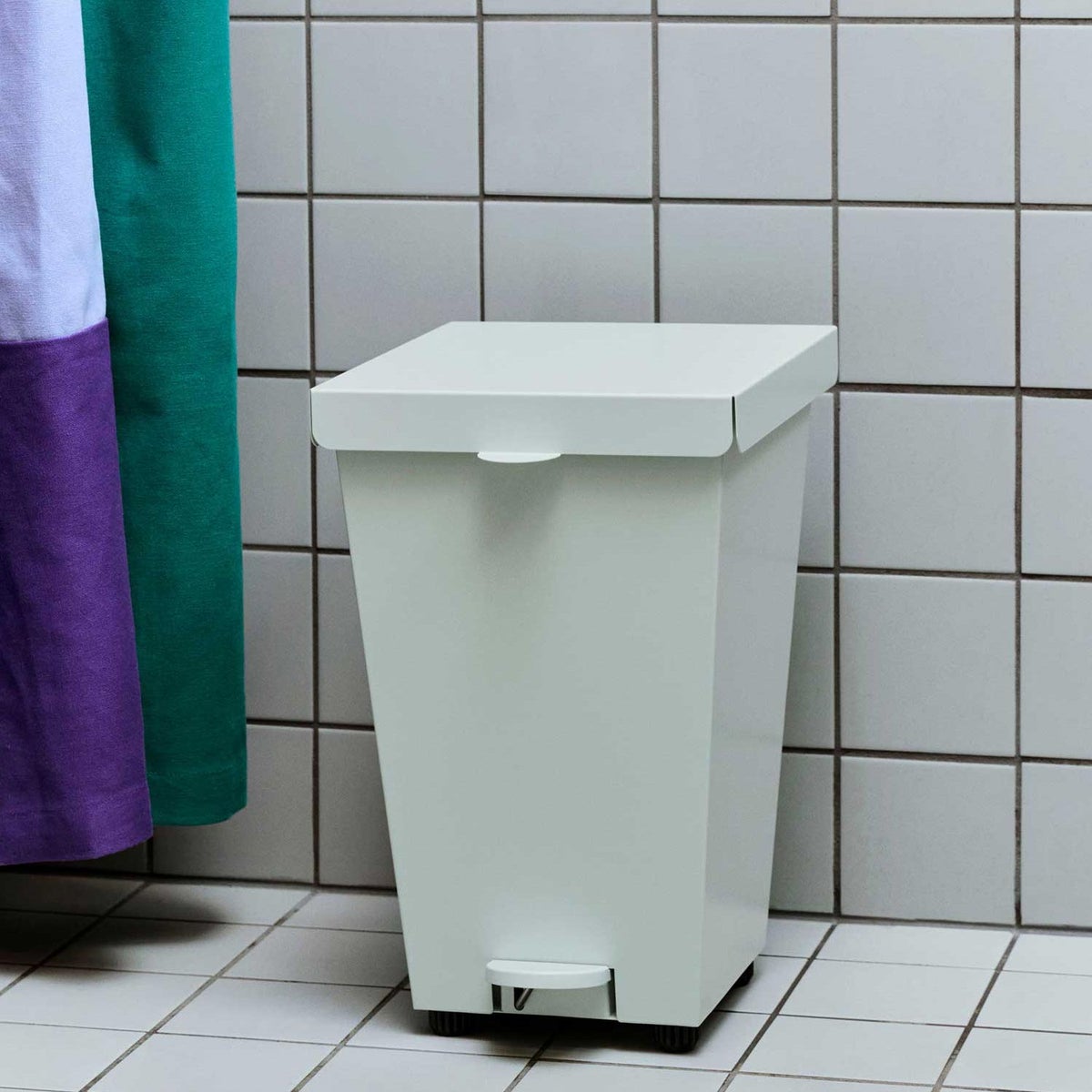 HAY ヘイ Loop Bin ループ ビン ダストボックス ゴミ箱 ペダル式 サイズ：8L カラー：2色 デザイン：レイフ・ヨルゲンセン