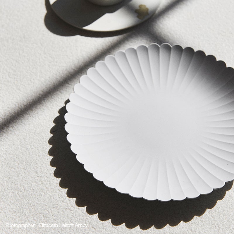 1616 / arita japan アリタ ジャパン TY Palace Plate パレス プレート サイズ：3種類 有田焼 陶磁器 食器 ライトグレー デザイン：柳原 照弘