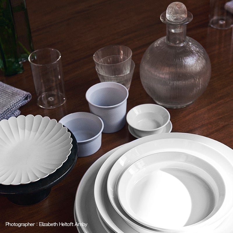 1616 / arita japan アリタ ジャパン TY Palace Plate パレス プレート サイズ：3種類 有田焼 陶磁器 食器 ライトグレー デザイン：柳原 照弘