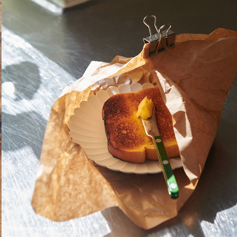 1616 / arita japan アリタ ジャパン TY Palace Plate パレス プレート サイズ：3種類 有田焼 陶磁器 食器 ライトグレー デザイン：柳原 照弘