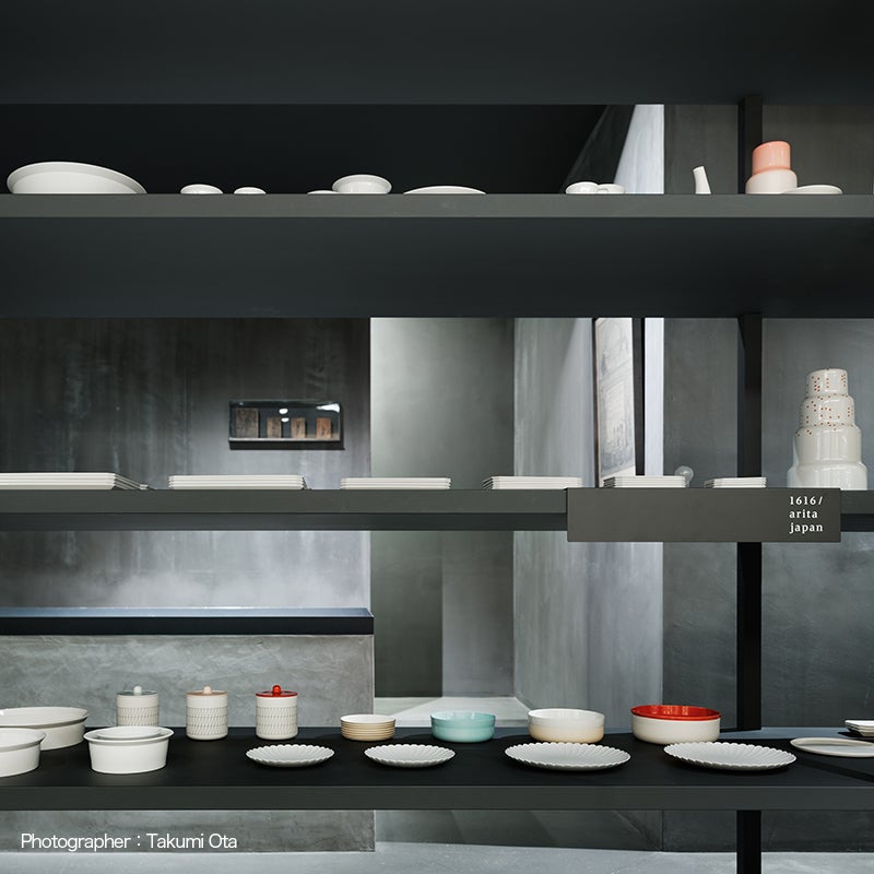 1616 / arita japan アリタ ジャパン TY Palace Plate パレス プレート サイズ：3種類 有田焼 陶磁器 食器 ライトグレー デザイン：柳原 照弘