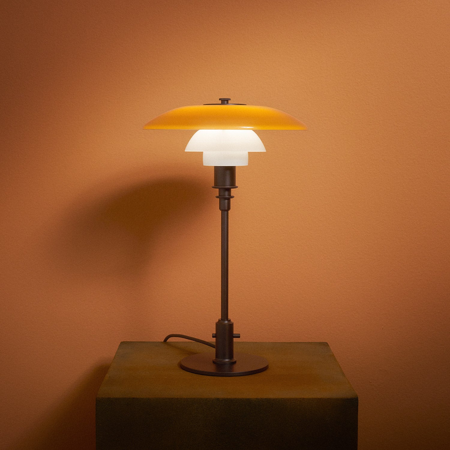 Louis Poulsen ルイスポールセン PH 3/2 Table Lamp Centenary Edition PH 3/2 テーブルランプ センテナリー・エディション スタンドライト Φ285mm アンバー 琥珀色ガラス 真鍮エイジング加工 デザイン：ポール・ヘニングセン