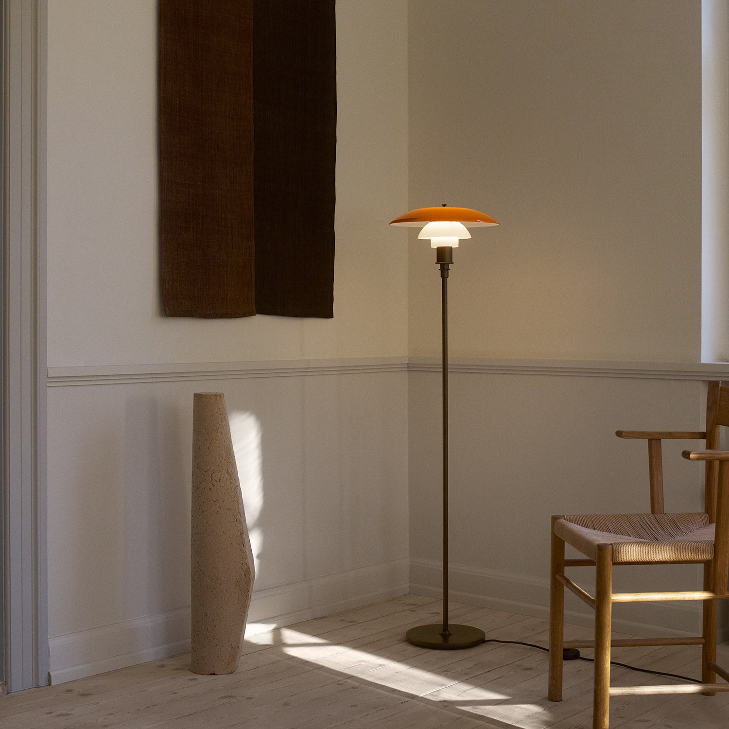 Louis Poulsen ルイスポールセン PH 3 1/2-2 1/2 Floor Lamp Centenary Edition フロアランプ センテナリー・エディション スタンドライト Φ330mm アンバー 琥珀色ガラス 真鍮エイジング加工 デザイン：ポール・ヘニングセン