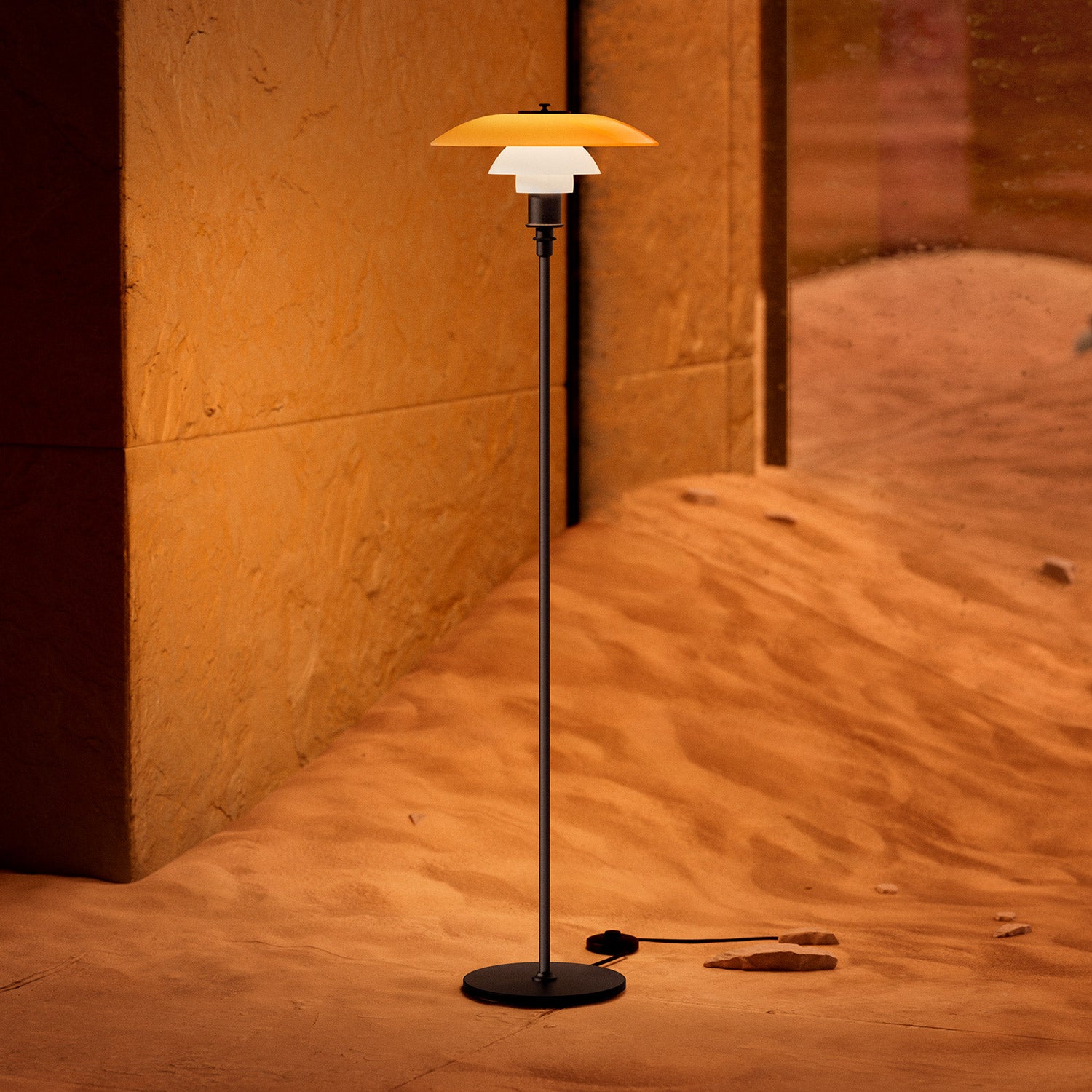 Louis Poulsen ルイスポールセン PH 3 1/2-2 1/2 Floor Lamp Centenary Edition フロアランプ センテナリー・エディション スタンドライト Φ330mm アンバー 琥珀色ガラス 真鍮エイジング加工 デザイン：ポール・ヘニングセン