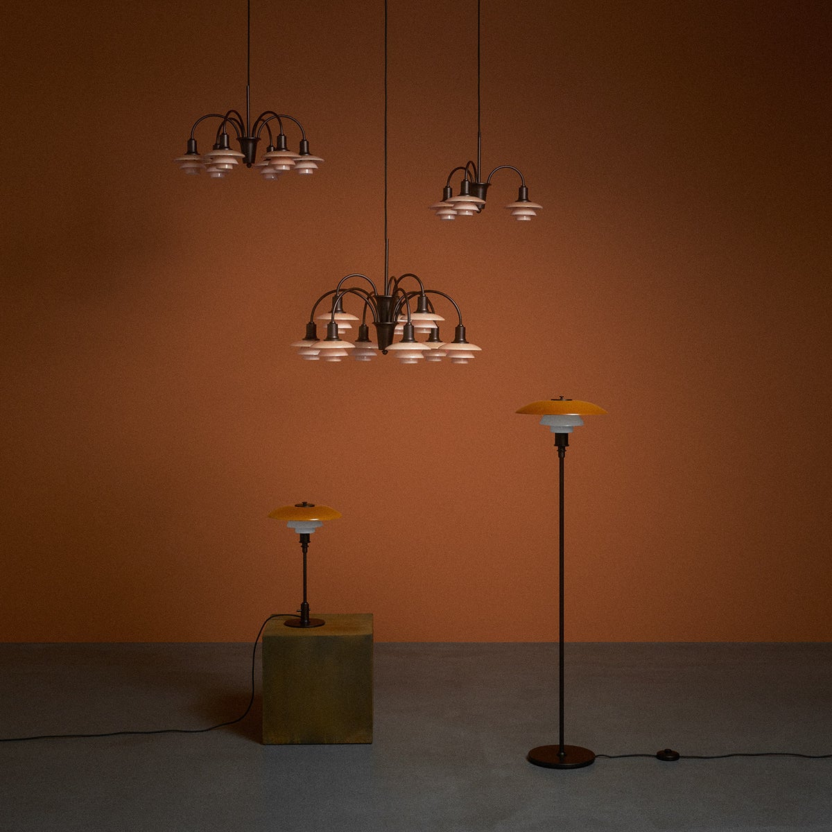 Louis Poulsen ルイスポールセン PH 3 1/2-2 1/2 Floor Lamp Centenary Edition フロアランプ センテナリー・エディション スタンドライト Φ330mm アンバー 琥珀色ガラス 真鍮エイジング加工 デザイン：ポール・ヘニングセン