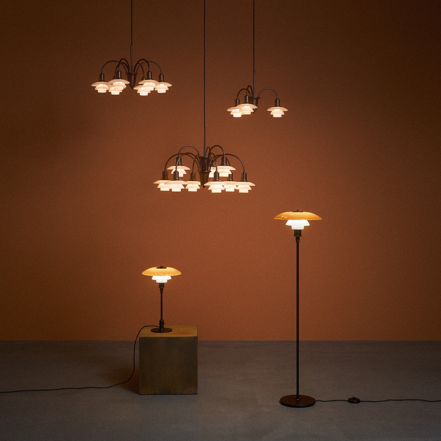 Louis Poulsen ルイスポールセン PH 3 1/2-2 1/2 Floor Lamp Centenary Edition フロアランプ センテナリー・エディション スタンドライト Φ330mm アンバー 琥珀色ガラス 真鍮エイジング加工 デザイン：ポール・ヘニングセン