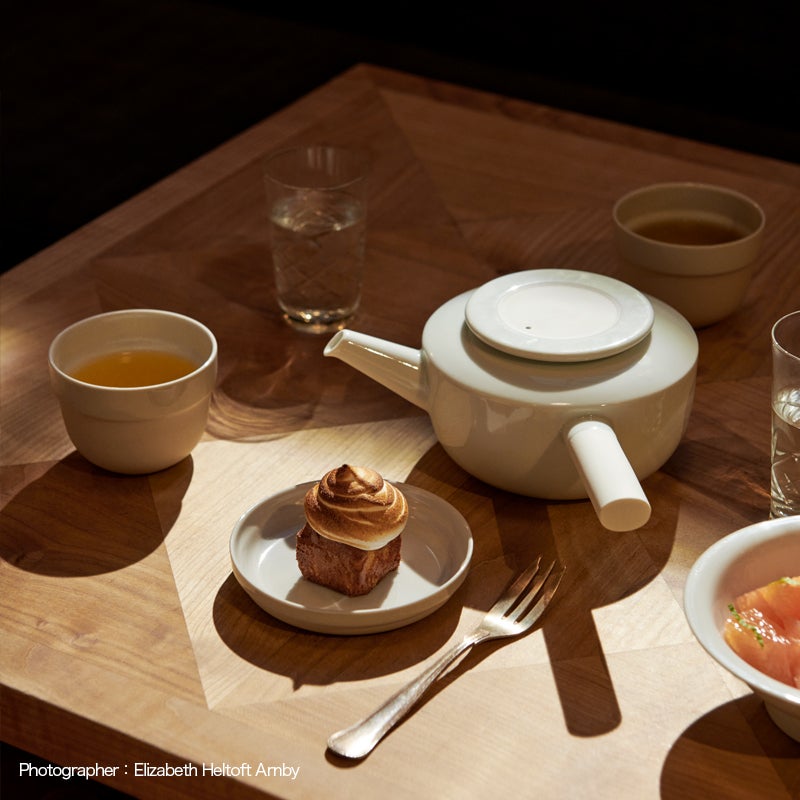 1616 / arita japan アリタ ジャパン CMA Stack Flat スタック フラット サイズ：7種類 有田焼 陶磁器 食器 ライトグレー デザイン：セシリエ・マンツ