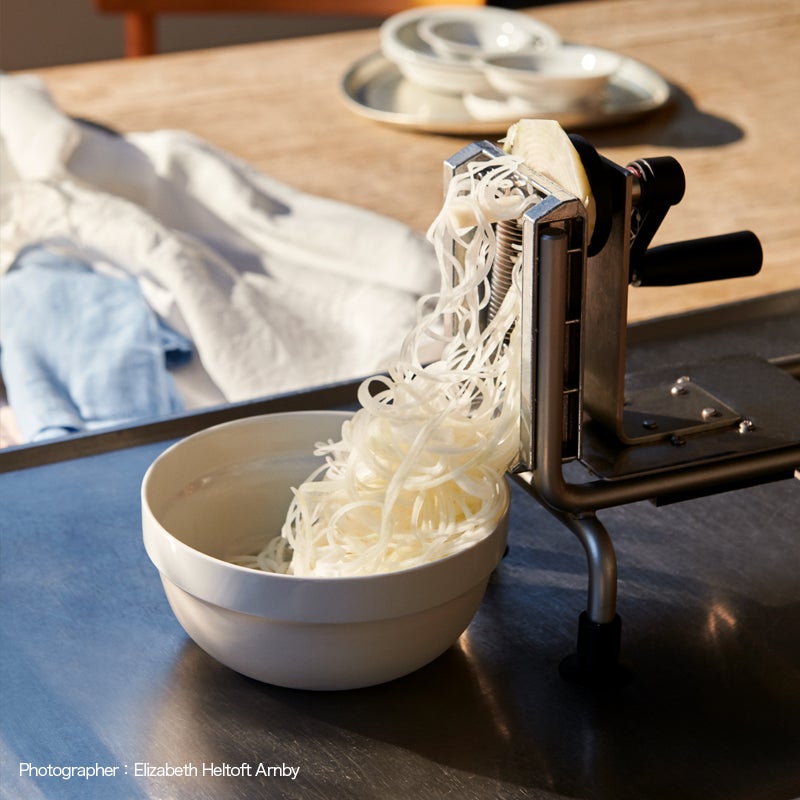 1616 / arita japan アリタ ジャパン CMA Stack Deep スタック ディープ サイズ：5種類 有田焼 陶磁器 食器 ライトグレー デザイン：セシリエ・マンツ