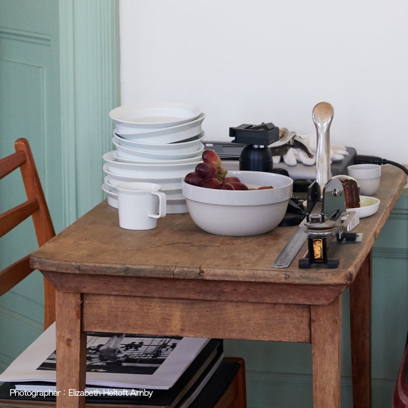 1616 / arita japan アリタ ジャパン CMA Stack Deep スタック ディープ サイズ：5種類 有田焼 陶磁器 食器 ライトグレー デザイン：セシリエ・マンツ