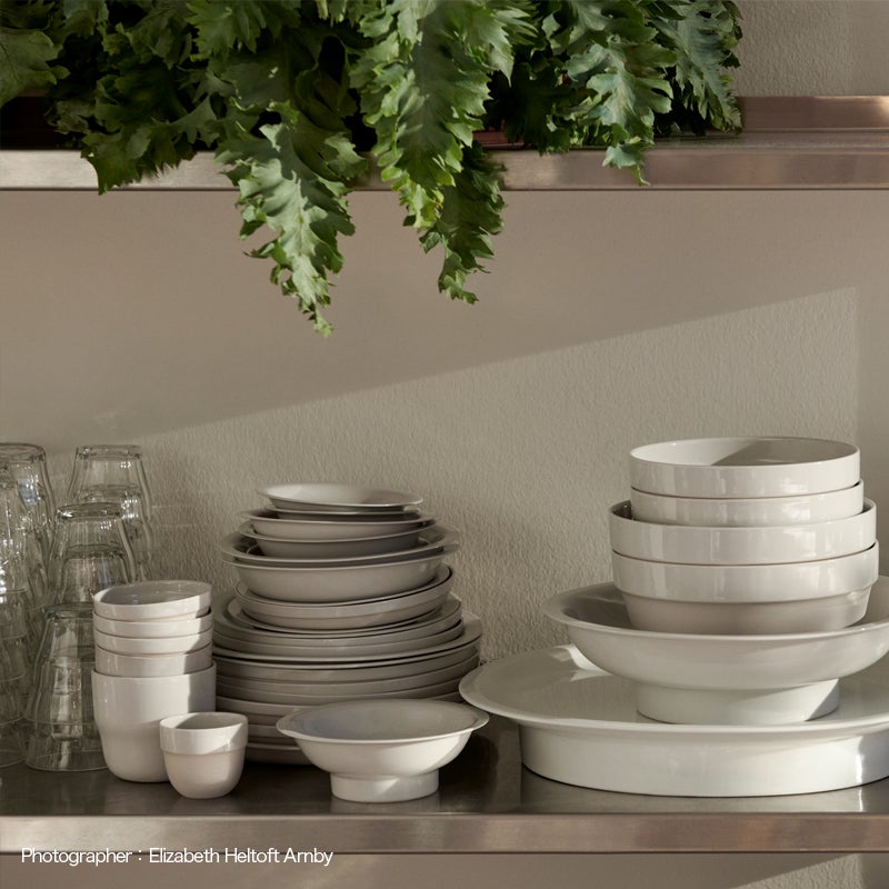 1616 / arita japan アリタ ジャパン CMA Soft Flat ソフト フラット サイズ：5種類 有田焼 陶磁器 食器 ライトグレー デザイン：セシリエ・マンツ