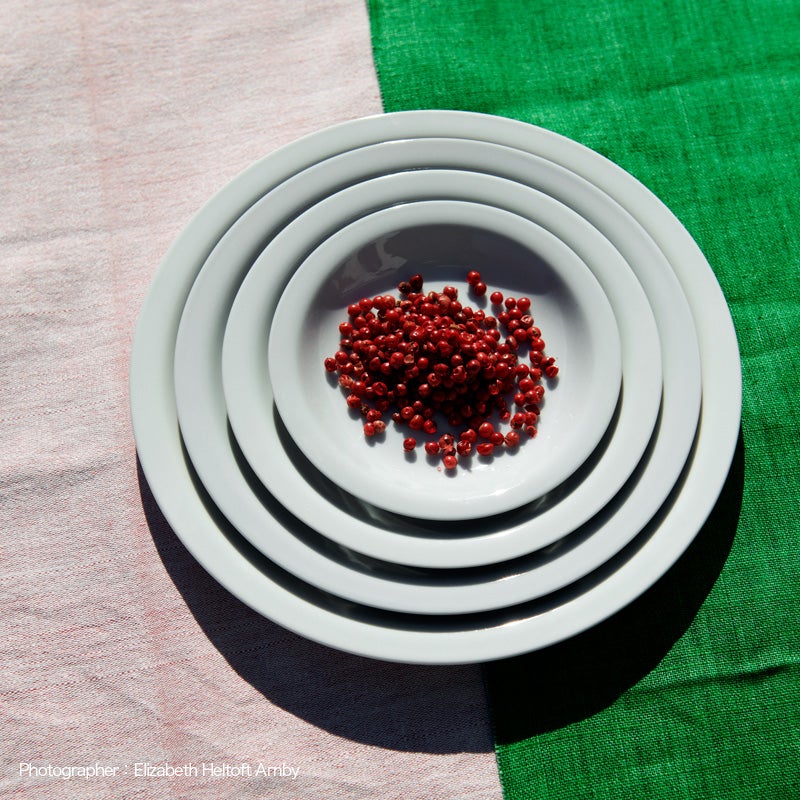 1616 / arita japan アリタ ジャパン CMA Soft Deep ソフト ディープ サイズ：6種類 有田焼 陶磁器 食器 ライトグレー デザイン：セシリエ・マンツ