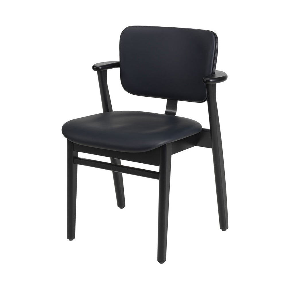 Artek（アルテック）名作ドムスチェアに多彩なインテリアや空間に対応