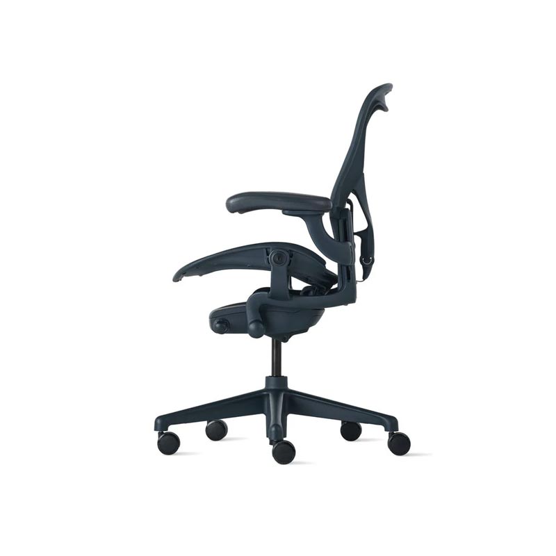 Herman Miller ハーマンミラー Aeron Chair アーロンチェア リマスタード Bサイズ ミディアム ナイトフォール ポスチャーフィット フル装備 （堅床・カーペット用ブレーキングキャスター） デザイン：ビル・スタンフ ＆ ドン・チャドウィック