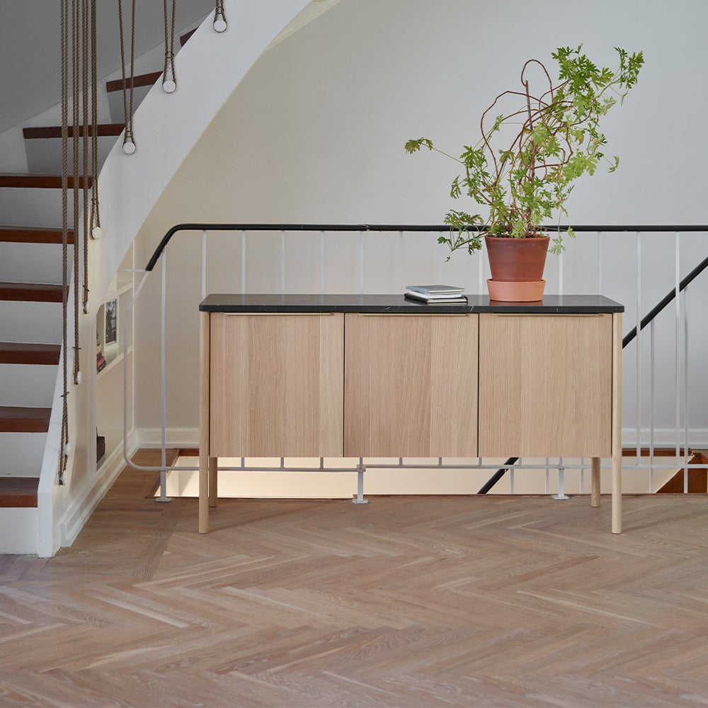 FRITZ HANSEN フリッツ・ハンセン SKAGERAK スカゲラック コレクション JUT ジュット キャビネット 高さ：68cm オーク オイル仕上げ 天板カラー：3色 デザイン：トーマス・ジェンキンス