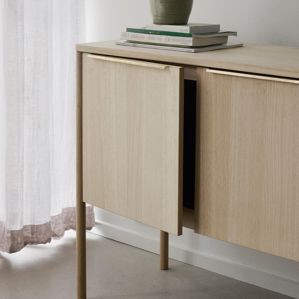 FRITZ HANSEN フリッツ・ハンセン SKAGERAK スカゲラック コレクション JUT ジュット キャビネット 高さ：68cm オーク オイル仕上げ 天板カラー：3色 デザイン：トーマス・ジェンキンス