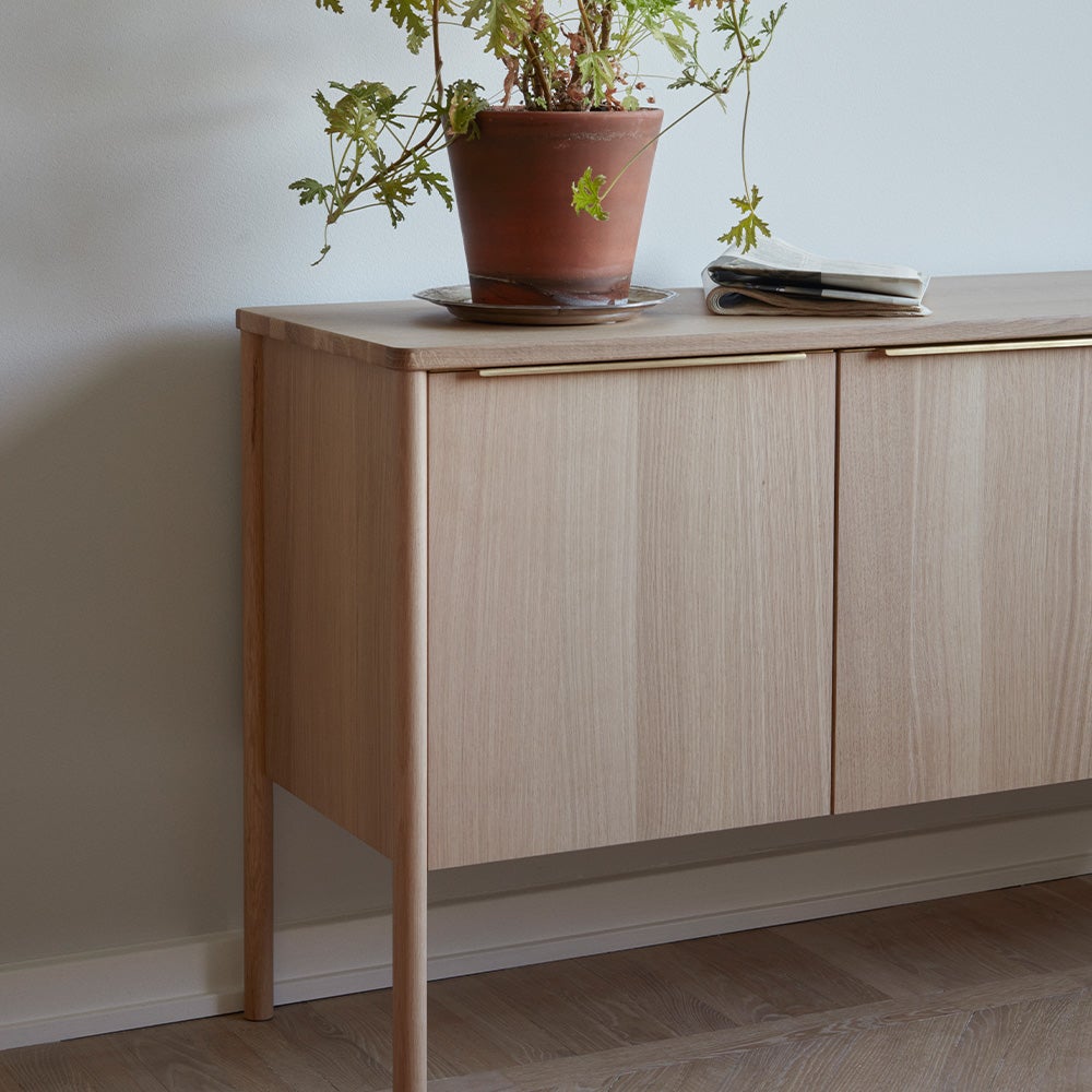 FRITZ HANSEN フリッツ・ハンセン SKAGERAK スカゲラック コレクション JUT ジュット キャビネット 高さ：68cm オーク オイル仕上げ 天板カラー：3色 デザイン：トーマス・ジェンキンス