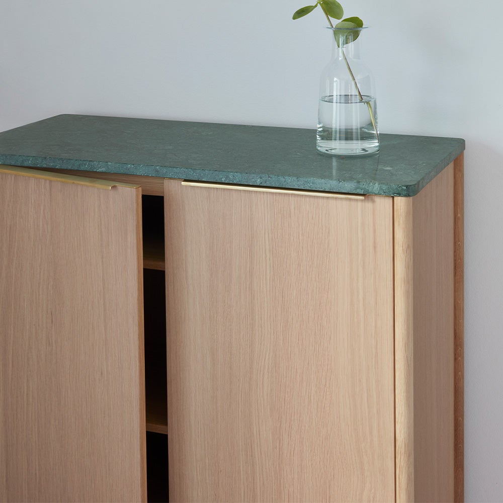 FRITZ HANSEN フリッツ・ハンセン SKAGERAK スカゲラック コレクション JUT ジュット ハイキャビネット 高さ：114cm オーク オイル仕上げ 天板カラー：3色 デザイン：トーマス・ジェンキンス
